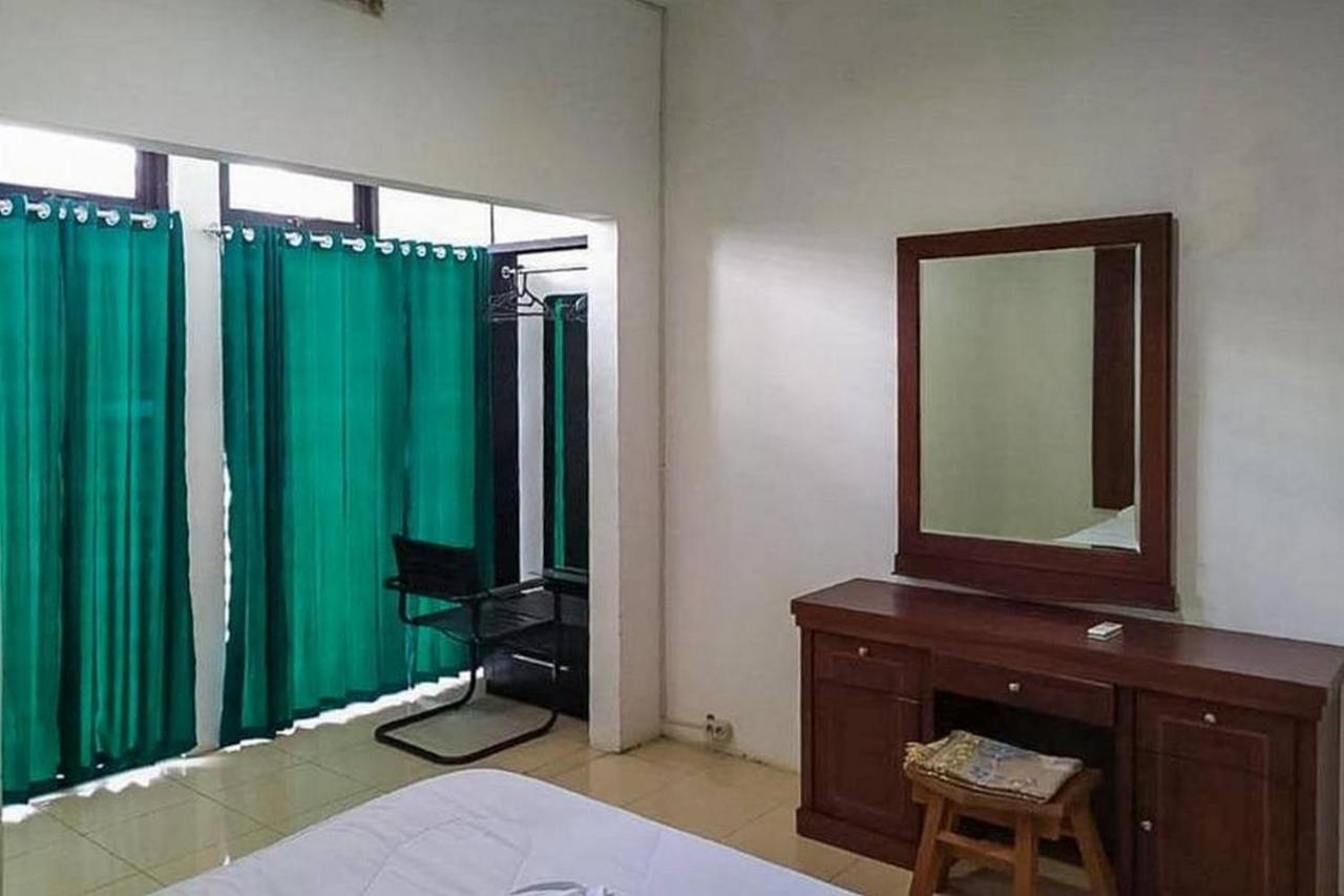 Graha Ht Sumantri Mitra Reddoorz Hotel Tasikmalaya Ngoại thất bức ảnh